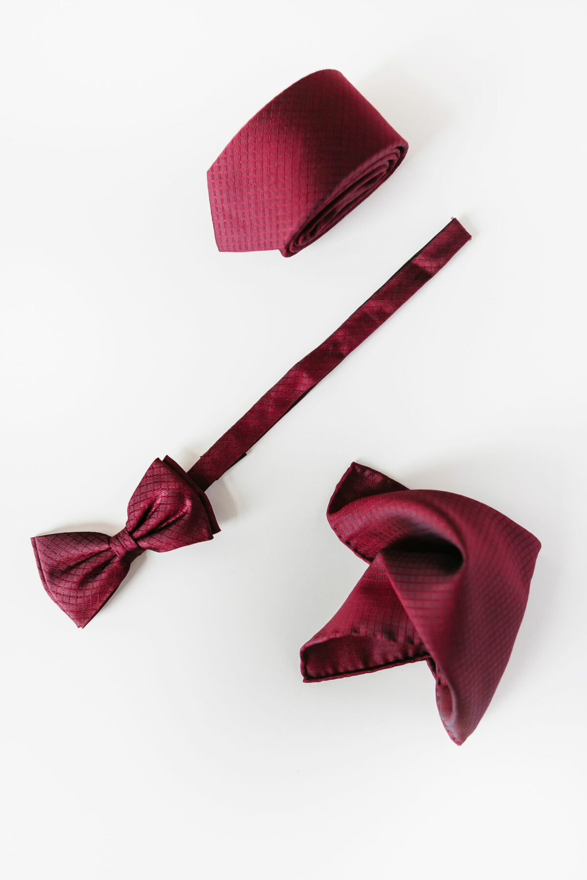 woven bow tie in bordeaux for men