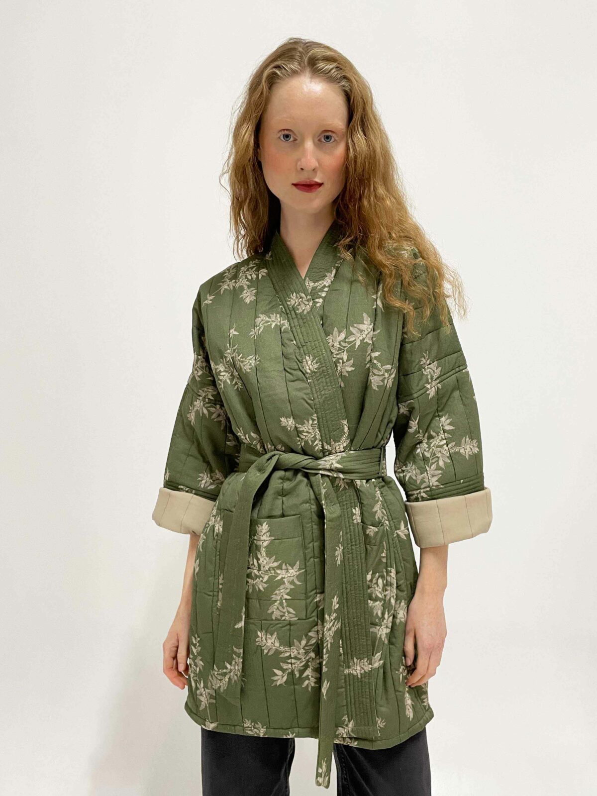 woman wearing Quilted kimono Lumi Coffee Bean khaki